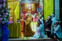 Một cảnh phim trong ''Đêm tối rực rỡ.'' (Ảnh: CJ)