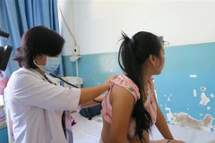 Một thai phụ mắc bệnh sởi đang điều trị tại Bệnh viện Bệnh Nhiệt đới Thành phố Hồ Chí Minh. (Ảnh: Đinh Hằng/TTXVN)