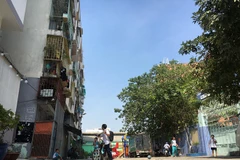 TP.HCM: khẩn trương di dời người dân ra khỏi chung cư bị nghiêng lún