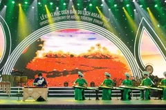 Chương trình biểu diễn nghệ thuật tại lễ khai mạc. (Ảnh: Trung Nguyên/TTXVN)