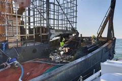 Hiện trường vụ cháy tàu cá tại vùng biển phía tây nam Hàn Quốc ngày 17/1/2019. (Ảnh: THX/ TTXVN)