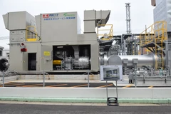 Tháp turbine khí hydrogen tại nhà máy thực nghiệm hệ thống đồng phát điện nhiệt (CGS) ở Kobe. (Ảnh: Tuyến Nguyễn/Vietnam+)