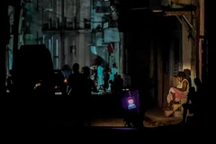 Cảnh mất điện tại La Habana, Cuba. (Ảnh: AFP/TTXVN)