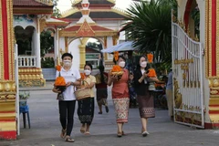 Người dân Lào dự lễ hội ThatLuang. (Nguồn: TTXVN)