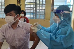 Tiêm vaccine ngừa COVID-19 ở Bình Dương. (Nguồn: TTXVN)