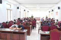 Các đối tượng tại trụ sở cơ quan chức năng. Ảnh: TTXVN phát