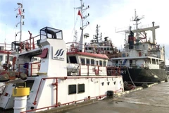 Khu vực cầu Cảng của Công ty TNHH Hà Lộc bị lực lượng chức năng phong tỏa để khám xét. (Ảnh : TTXVN phát)