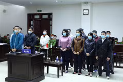 Các bị cáo tại phiên tòa phúc thẩm. (Ảnh: Phạm Kiên/TTXVN)