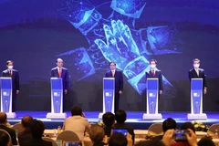 Thủ tướng Phạm Minh Chính và Tổng Thư ký Liên minh Viễn thông thế giới Zhao Houlin cùng các đại biểu thực hiện nghi thức khai mạc Triển lãm Thế giới số 2021. (Ảnh: Dương Giang/TTXVN)