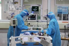 Điều trị cho bệnh nhân COVID-19. (Ảnh minh họa. Nguồn: TTXVN)