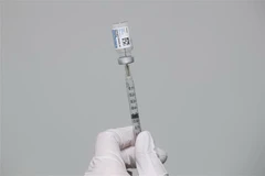 Vaccine ngừa COVID-19 của hãng Johnson & Johnson (Mỹ). (Ảnh: AFP/TTXVN)