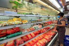 Quầy bán thực phẩm tại một siêu thị ở Thành phố Hồ Chí Minh. (Nguồn: TTXVN)