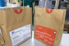 Một túi thuốc cấp cho F0 điều trị tại nhà ở Thành phố Hồ Chí Minh. (Ảnh minh họa. Nguồn: TTXVN)
