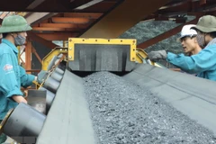 Hoạt động tại dây chuyền tuyển than của TKV. (Nguồn: TTXVN)