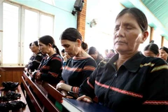 Đồng bào Jrai đến Nhà thờ Tin Lành Plei Mơ Nú để cảm tạ Chúa đã ban cho mình sức khỏe, trí tuệ. (Ảnh: Nhật Anh/TTXVN)