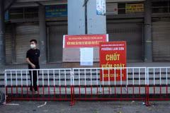 Chợ vườn hoa thành phố Thanh Hóa phải đóng cửa để phòng dịch COVID-19. (Ảnh: Nguyễn Nam/TTXVN)