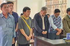 Các bị cáo tại phiên tòa hình sự sơ thẩm của Tòa án nhân dân thành phố Tuy Hòa tháng 12/2020. (Nguồn: Cand)