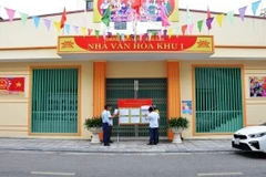 Niêm yết danh sách được công khai ở nhà văn hóa phường Hòa Lạc (thành phố Móng Cái, tỉnh Quảng Ninh). (Ảnh: TTXVN phát)