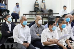 Các bị cáo tại phiên tòa chiều 14/4. (Ảnh: Phạm Kiên/TTXVN)