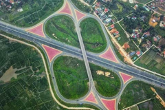 Nút giao Minh Khai giữa 2 tuyến cao tốc Hạ Long-Hải Phòng và Hạ Long-Vân Đồn với QL18 nằm tại vị trí cửa ngõ thành phố Hạ Long. (Ảnh: Thành Đạt/TTXVN)