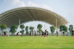 Các tuyển thủ U19 FK Sarajevo đã có buổi tập đầu tiên tại PVF. (Ảnh: CTV)