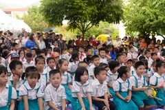Tính nhân văn của chương trình còn là ở chỗ: những học sinh thuộc hộ nghèo, cận nghèo cũng được uống sữa học đường như các bạn khác mà không phải đóng phí.