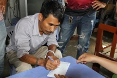 Đối tượng Lê Minh Thể khi bị Cơ quan cảnh sát điều tra bắt giam. (Nguồn: TTXVN phát)