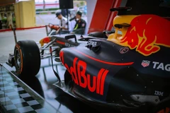 Cận cảnh siêu xe đua F1 "ra mắt" tại Hoàng thành Thăng Long