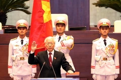 Tổng Bí thư Nguyễn Phú Trọng, Chủ tịch nước Cộng hòa xã hội chủ nghĩa Việt Nam nhiệm kỳ 2016-2021 thực hiện nghi thức tuyên thệ nhậm chức trước Quốc hội, đồng bào và cử tri cả nước. (Ảnh: Thống Nhất/TTXVN)