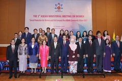 Thủ tướng Nguyễn Xuân Phúc và các đại biểu chụp ảnh chung. (Ảnh: Thống Nhất/TTXVN)