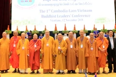 Đoàn đại biểu Việt Nam chụp ảnh lưu niệm tại hội nghị. (Ảnh: Phạm Kiên/Vietnam+)