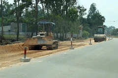 Hàng chục nhà dân bị nứt tường do thi công nâng cấp Quốc lộ 15B 