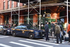 Cảnh sát phong tỏa bên ngoài nhà hàng Tribeca Grill của siêu sao Hollywood Robert De Niro sau khi phát hiện gói bưu kiện khả nghi ngày 25/10/2018. (Nguồn: AFP/TTXVN)