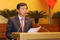 Tổng Thư ký, Chủ nhiệm Văn phòng Quốc hội Nguyễn Hạnh Phúc trình bày báo cáo trước Quốc hội. (Ảnh: Phương Hoa/TTXVN)