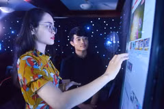 Bạn đọc trải nghiệm giao diện mới Tuổi Trẻ Online. (Nguồn: PV/Vietnam+)