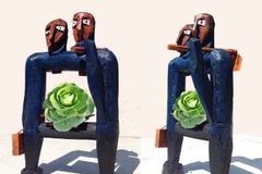 Tác phẩm Bố mẹ tôi, cái cuốc và cây cải bắp của nghệ sỹ điêu khắc Kù Kao Khải. (Nguồn: baochinhphu.vn)