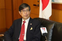 Đại sứ, Trưởng Phái đoàn Đại diện Nhật Bản tại ASEAN Chiba Akira trả lời phỏng vấn phóng viên TTXVN. (Ảnh: Hữu Chiến/TTXVN)