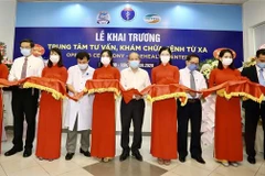Cắt băng khánh thành Trung tâm tư vấn khám, chữa bệnh của bệnh viện Trung ương Huế. (Ảnh: Mai Trang/TTXVN)