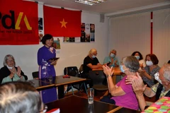 Đại sứ Lê Linh Lan phát biểu tại Lễ kỷ niệm 75 năm ngày Việt Nam tuyên bố độc lập tại Zurich. (Ảnh: Tố Uyên/TTXVN)