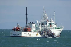 Lực lượng phòng vệ bờ biển Hàn Quốc điều tra vụ quan chức Bộ Đại dương và Thủy sản nước này bị Triều Tiên bắn chết trên vùng biển giáp giới giữa hai nước ở Hoàng Hà. (Ảnh: YONHAP/TTXVN)