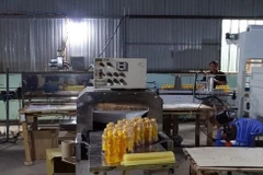 Nước ngọt làm giả thương hiệu nước tăng lực Number One bị công an thu giữ. (Nguồn: Công an Đồng Nai)