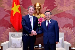 Phó Chủ Quốc hội Phùng Quốc Hiển và Chủ tịch Hội đồng Kinh doanh châu Âu-ASEAN Donald Kanak. (Nguồn: quochoi.vn)