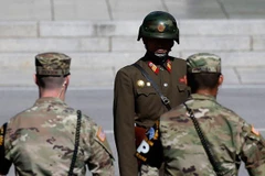 Binh sỹ Mỹ và Triều Tiên tại khu phi quân sự hai miền Triều Tiên. (Nguồn: Getty Images)