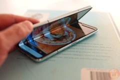 Điện thoại gập Galaxy Fold. (Nguồn: ubergizmo.com)