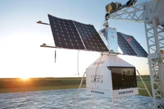 Hộp thiết bị mang theo điện thoại Galaxy S10 lên không gian. (Nguồn: Samsung)