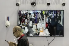 Một hệ thống camera giám sát được trưng bày tại hội chợ công nghệ CES châu Á, ở Thượng Hải, tháng 6/2019. (Nguồn: Bloomberg)