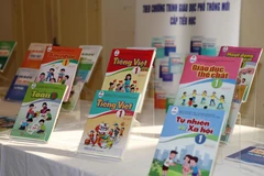 Bộ sách giáo khoa lớp 1 Cánh Diều "Mang cuộc sống vào bài học - Đưa bài học vào cuộc sống." (Ảnh: Thanh Tùng/TTXVN)