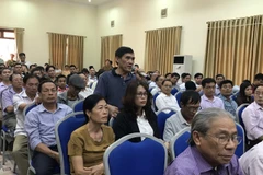 Ông Phạm Đức Hinh (thôn Đồng Mít, xã Đồng Tâm, Hà Nội) phát biểu tại cuộc đối thoại chiều 25/11. (Ảnh: Nguyễn Văn Cảnh/TTXVN)