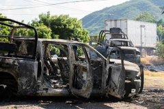 [Video] Tội phạm phục kích cảnh sát Mexico, 14 người chết