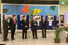 Đại sứ Lê Dũng phát biểu tại triển lãm. (Nguồn: Vietnam+)